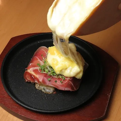 スカモルッツァのキューバサンドとラクレット